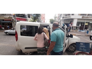 Mağazadan Kıyafet Çalan 2 Kadın Yakalandı