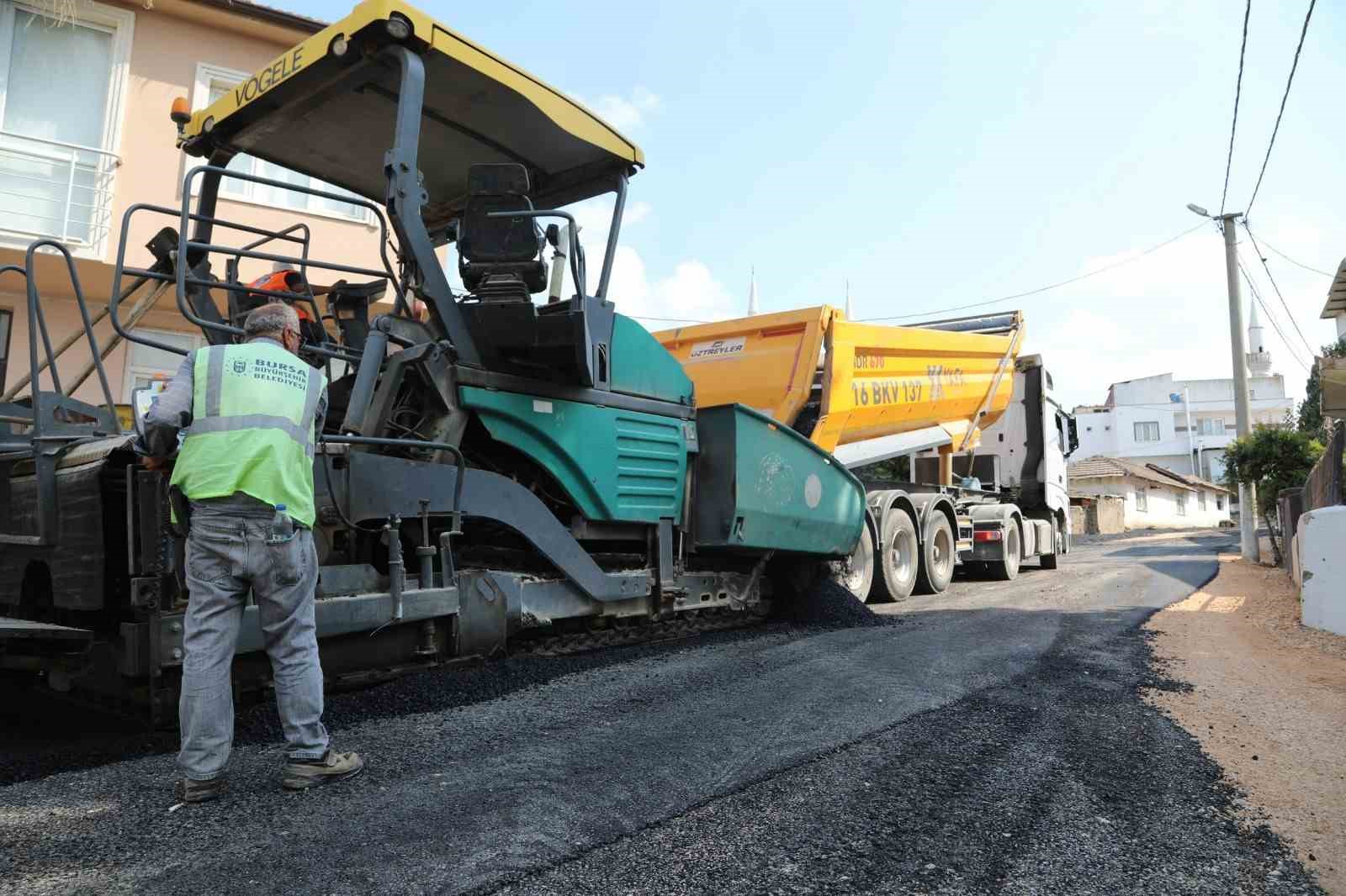 karacabey-in-yenikaraagac-mahallesi-nde-yollar-yenileniyor