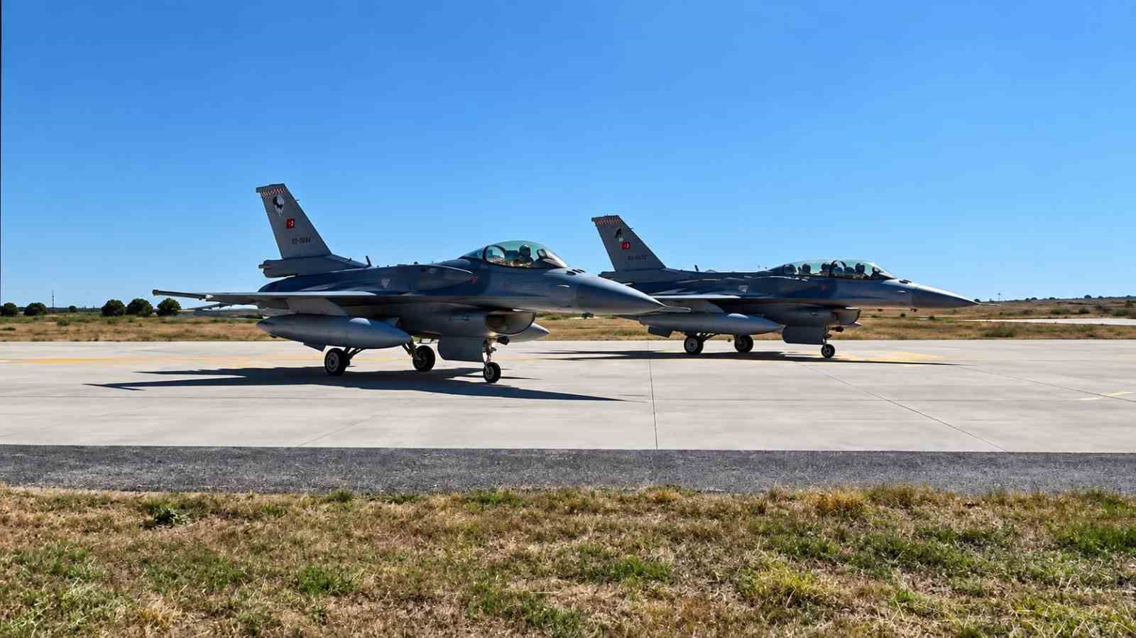 turk-f-16-lari-romanya-semalarinda-burebista-2026-tatbikati-basladi