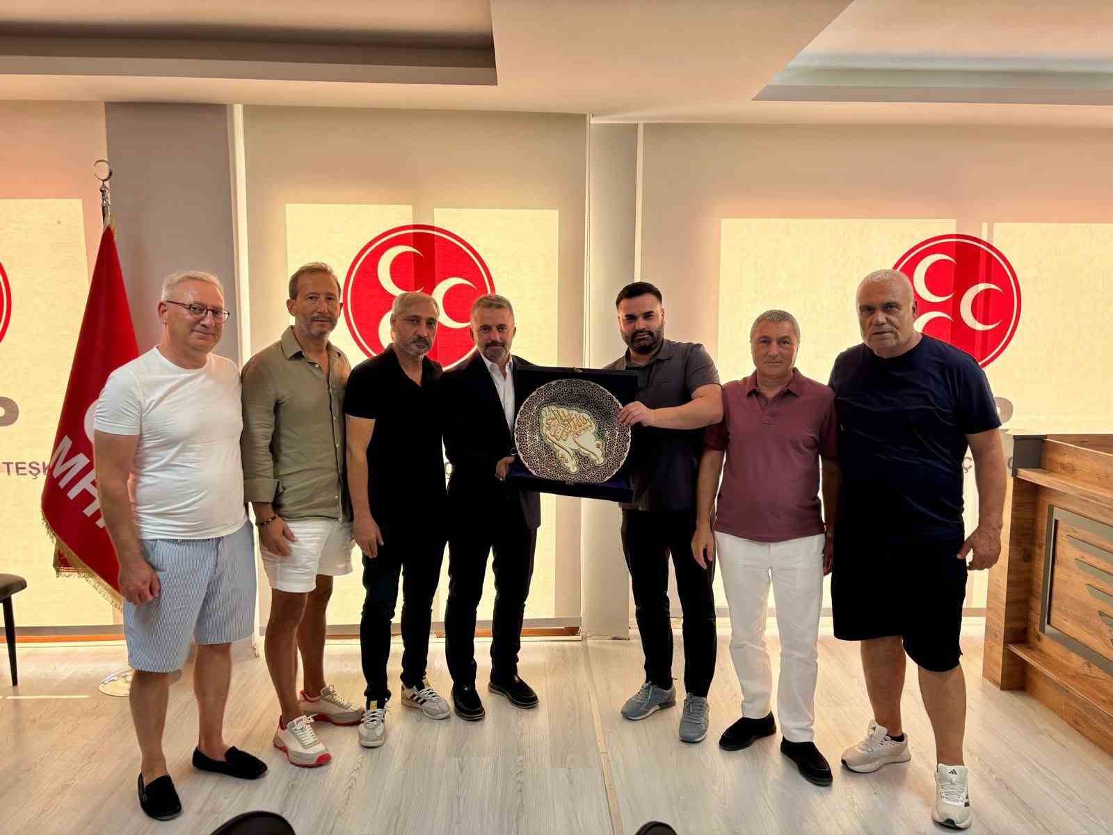 esnaflar-mhp-kusadasi-ilce-baskani-tasdemir-ile-gorustu