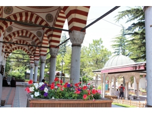 Kurşunlu Camii Ve Külliyesinin İlgi Çeken Özellikleri