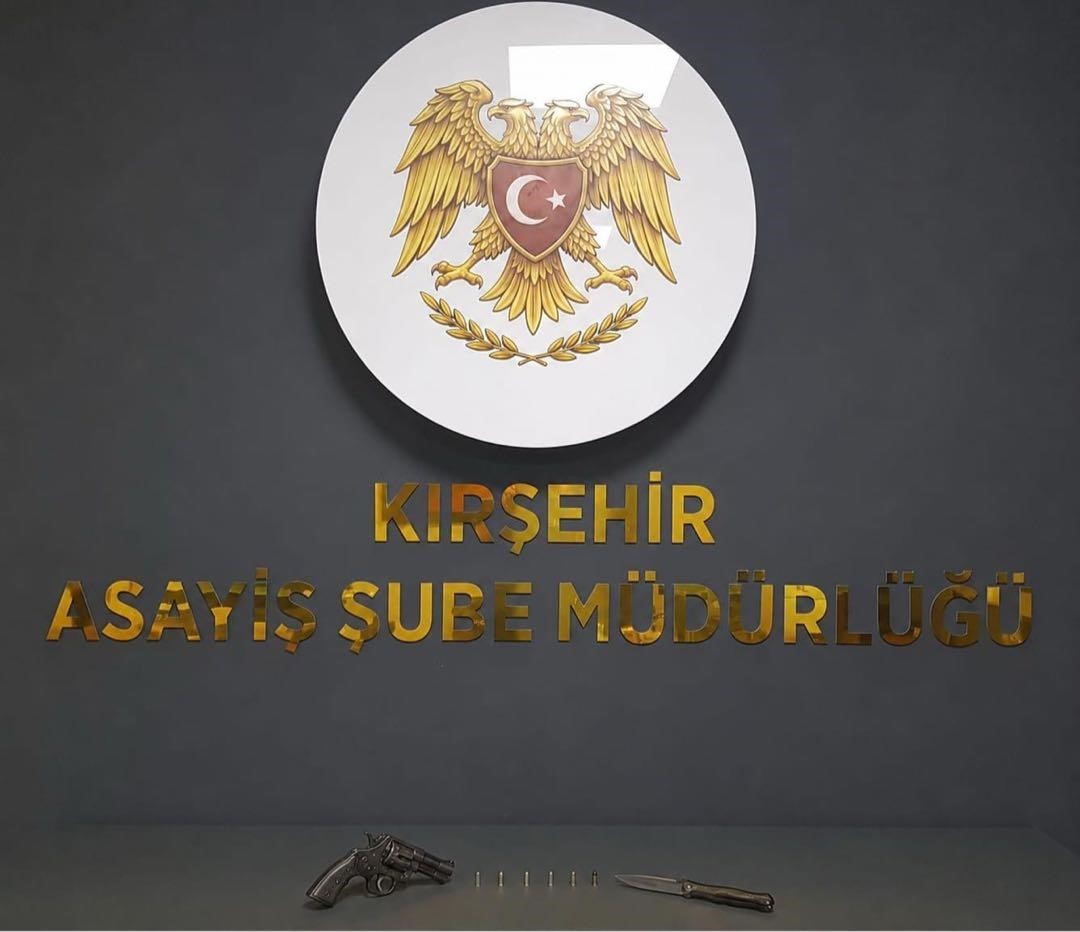 kirsehir-de-denetimlerde-silah-ve-kesici-alet-ele-gecirildi