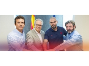 Victor Valdes Yeniden Barcelona’da