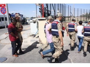 Suriye Uyruklu Kadını Öldüren Zanlılar Adliyeye Sevk Edildi