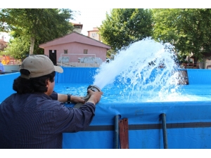 Portatif Havuzda Yüzme Kursu Pazartesi Günü Başlıyor
