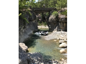 Gezi İçin Kiraladıkları Araçla Köprüden Düştüler: 1 Ölü, 1 Yaralı