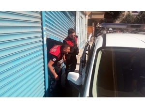 Hırsızlık Şüphelilerini Market Çalışanları Suçüstü Yakaladı