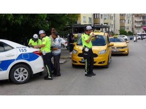 Ticari Taksilerin Bagajından Av Tüfeği Ve Bıçak Çıktı