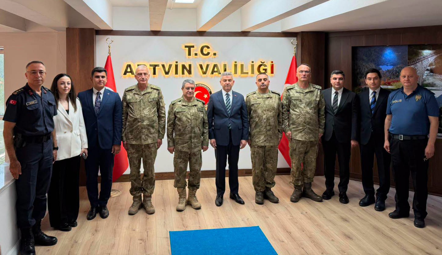 genelkurmay-baskani-orgeneral-bayraktaroglu-artvin-de