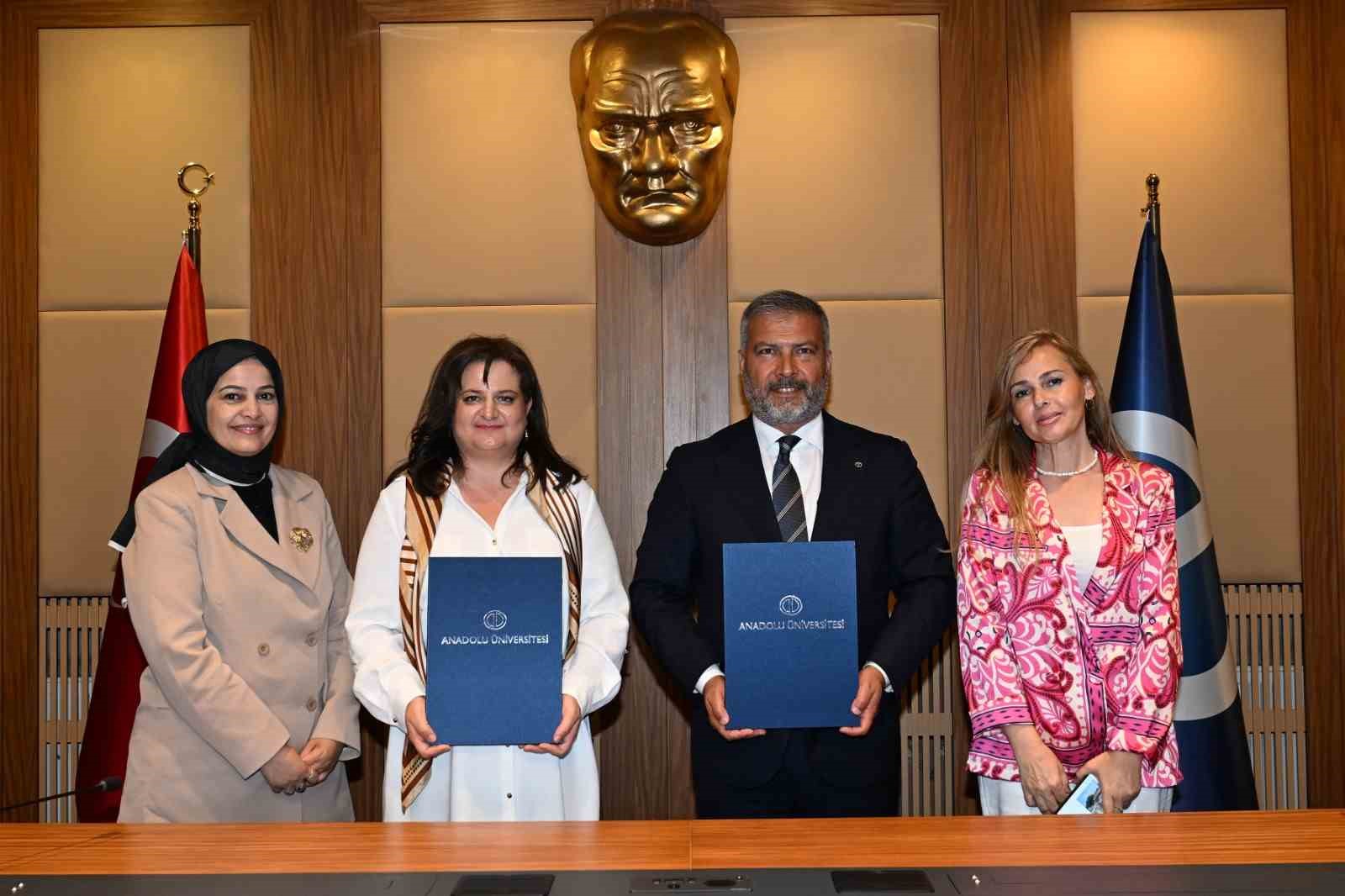 anadolu-universitesi-ve-kosovo-haxhi-zeka-universitesi-arasinda-akademik-is-birligi-protokolu-imzalandi
