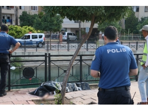 Vatandaşlar Çuval Sandı, Sudan Yaşlı Kadının Cesedi Çıktı