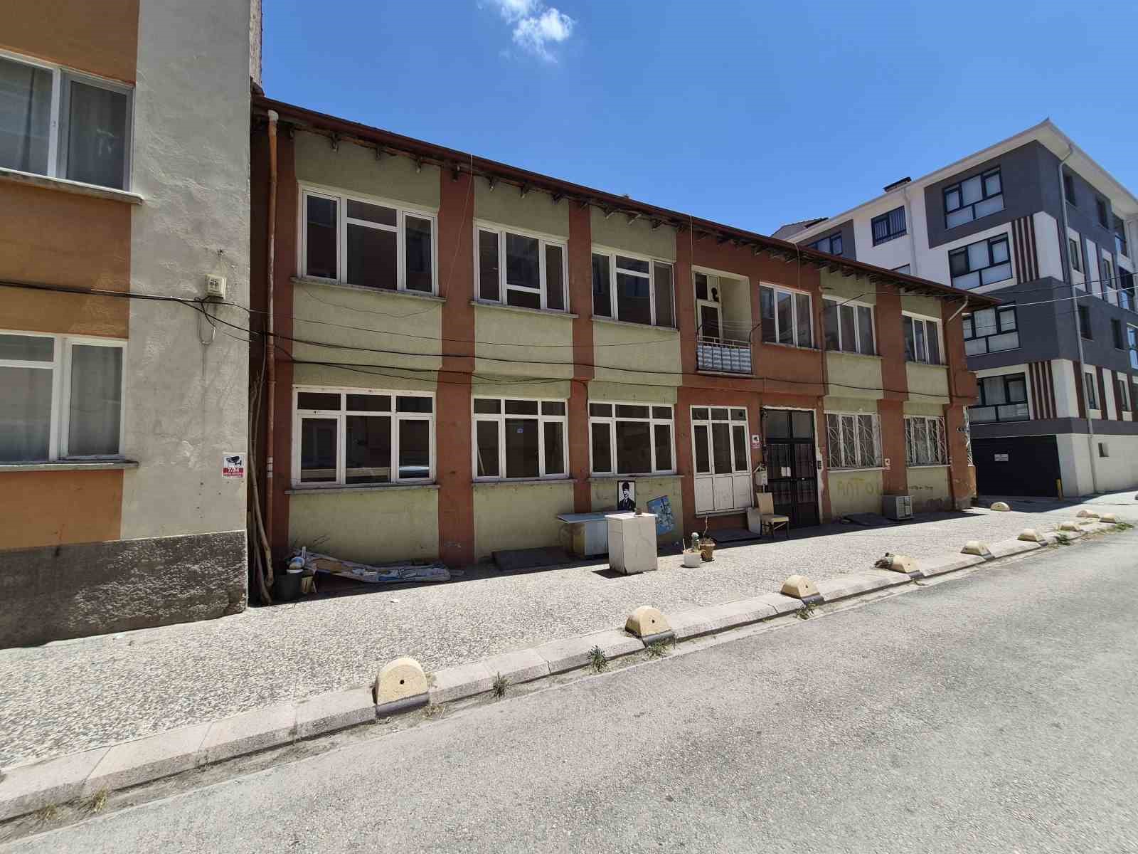 bulundugu-sokaga-renk-katan-sevgililer-ve-asiklar-parki-artik-yok
