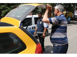 Kars’ta Polis Taksilere Uygulama Yaptı
