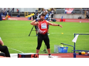 Özlem Ve Alperen Kürsüye Çıktı