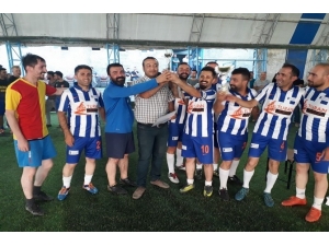 Hakkari’de Kurumlar Arası Halı Saha Futbol Turnuvası