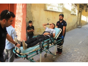 Karısı Tarafından Terk Edilen Adam Kendini Bıçakladı