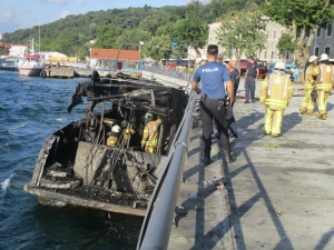 Boğaz’da Lüks Yat Alev Alev Yandı