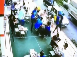 Siirt’te Müşterilerin Üzerine Cam Parçaları Düştü