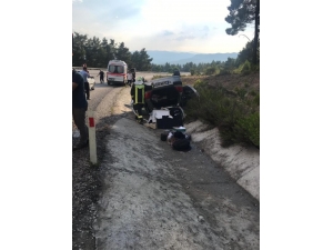 Kontrolden Çıkan Otomobil Şarampole Devrildi: 2 Yaralı