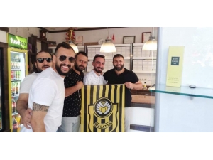 ’Bir Bayrak Da Sen As’ Kampanyasına İlgi Artıyor