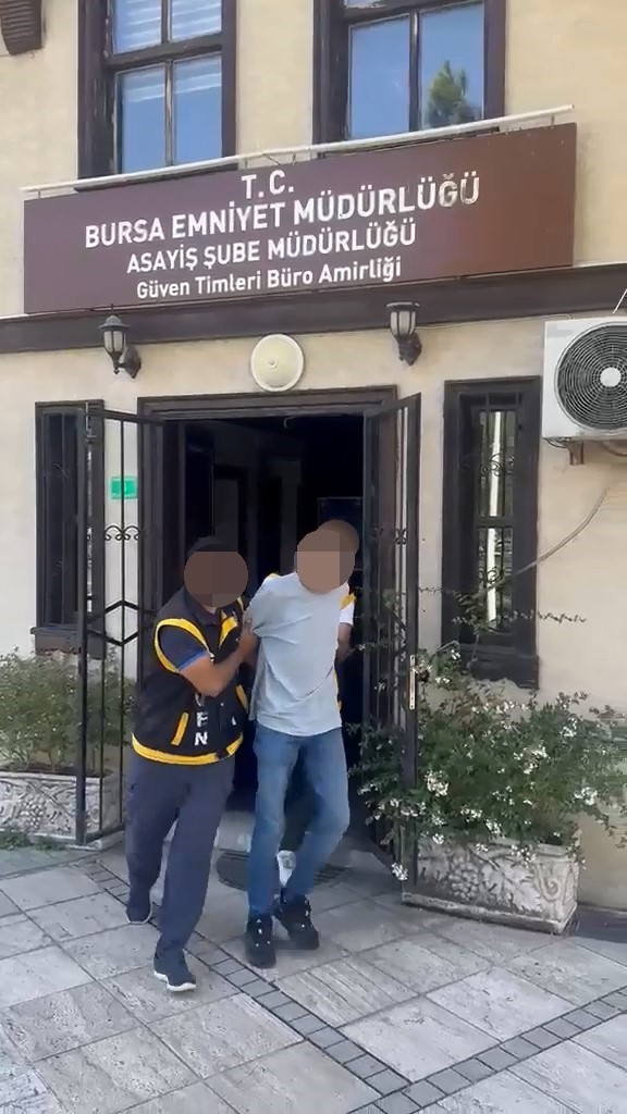 polise-yakalanmamak-icin-sacini-kazitti-yine-kacamadi