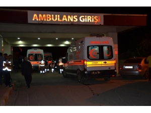 Otomobil Traktöre Çarptı: 3 Ölü, 4 Yaralı