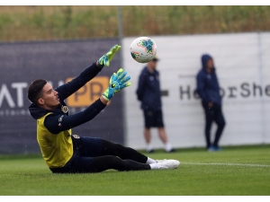 Fenerbahçe, Avusturya’da İlk Antrenmanını Yaptı