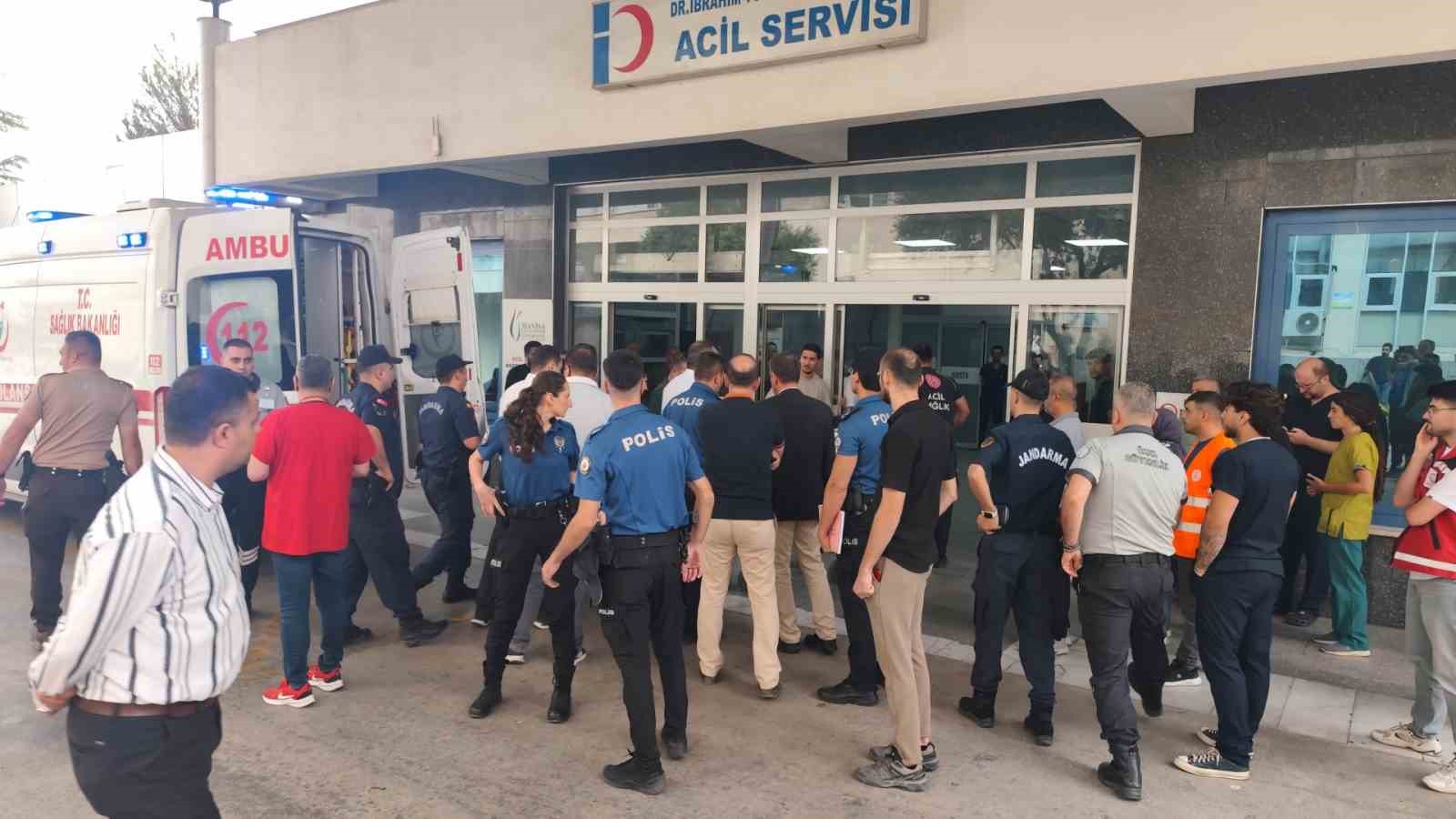turgutlu-da-okul-onunde-silahli-saldiri-3-ogrenci-manisa-ya-sevk-edildi