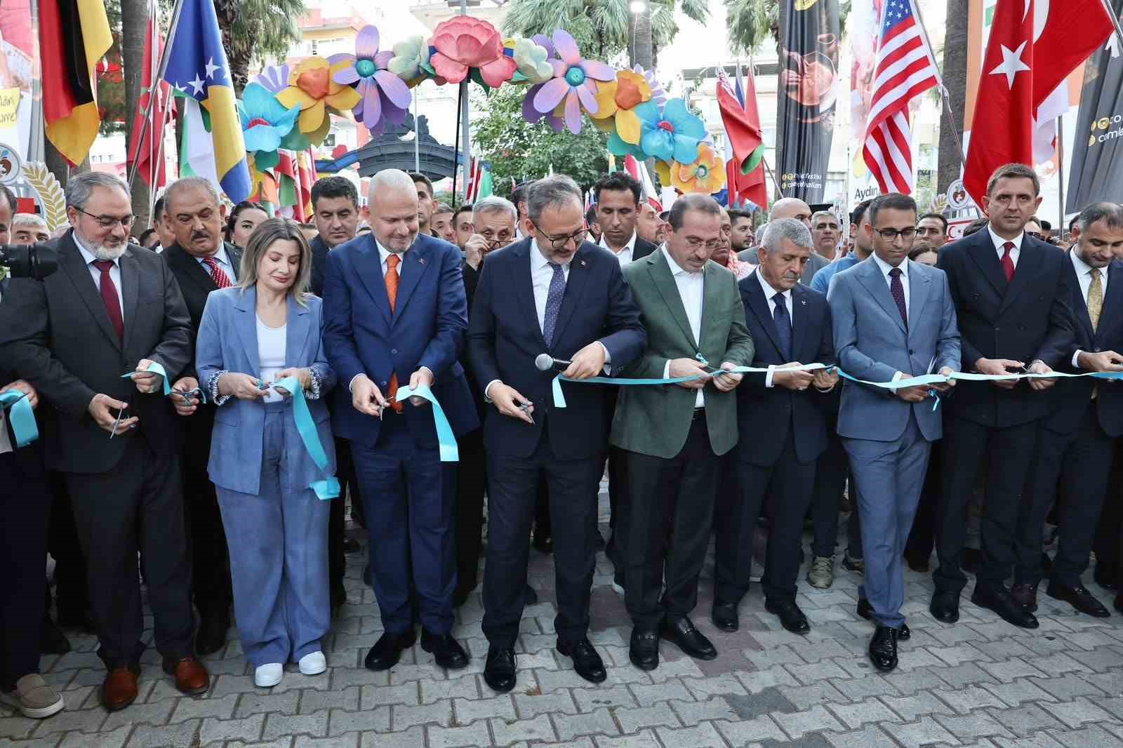 menemen-comlek-festivaline-renkli-acilis