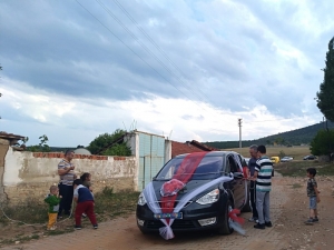 Aslanapa’da Asırlık ’Halatla Araba Önünü Kesme’ Geleneği