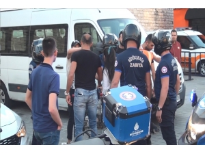 Taksim’de İbb Zabıtasından Seyyar Satıcılara Sert Müdahale