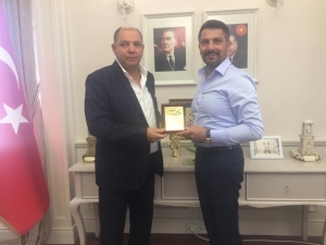 Sivrihisar Otobüs Esnafından Başkan Yüzügüllü’ye ‘Plaket’