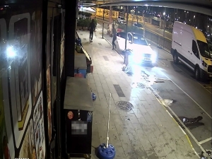 Pişkin Hırsızlar Vatandaşları Döner Bıçağıyla Kovaladı