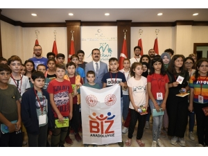 Çankırılı Öğrencilerden Vali Akbıyık’a Ziyaret