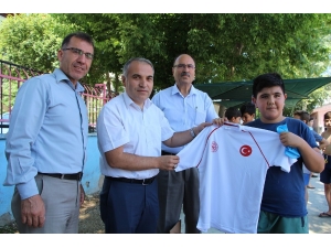 Portatif Havuzda Yüzme Kursu Başladı