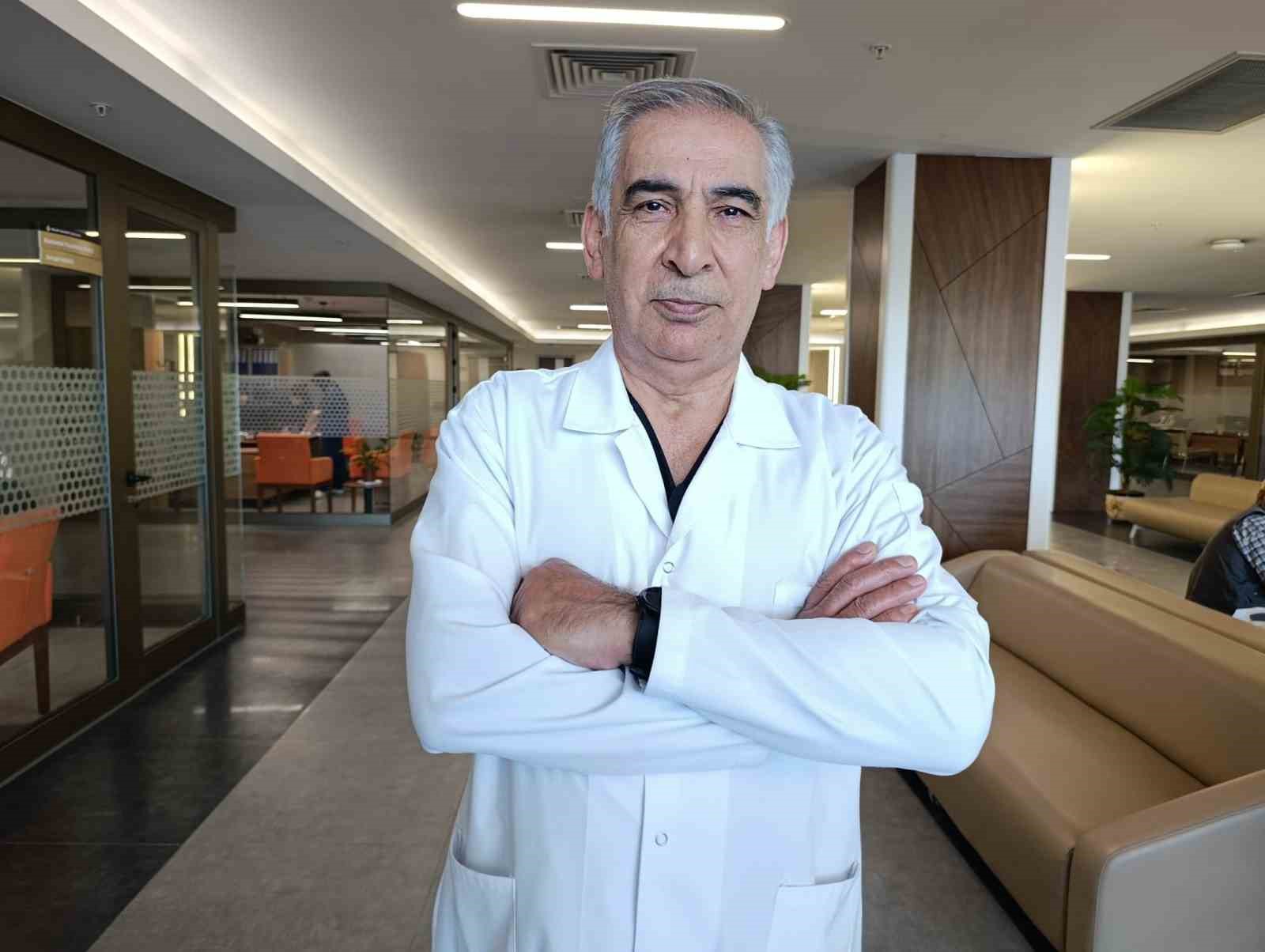 op-dr-atli-ebola-ic-ve-dis-organlarda-kanamalarla-seyreden-bir-hastalik
