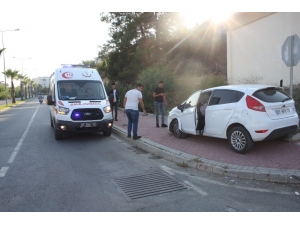 Manavgat’ta Trafik Kazası: 2 Yaralı