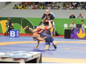 Milli Güreşçi Emine Çakmak’tan Altın Madalya