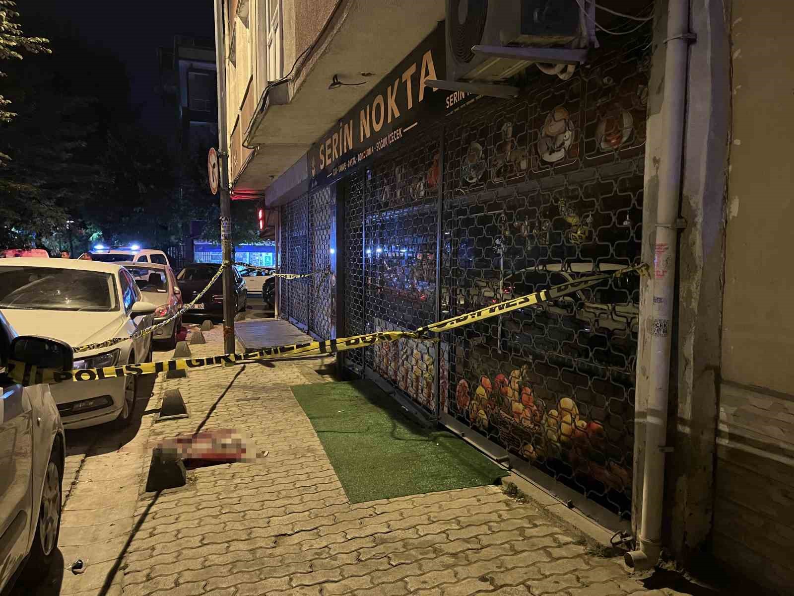 kucukcekmece-de-bicakli-saldiri-1-agir-yarali