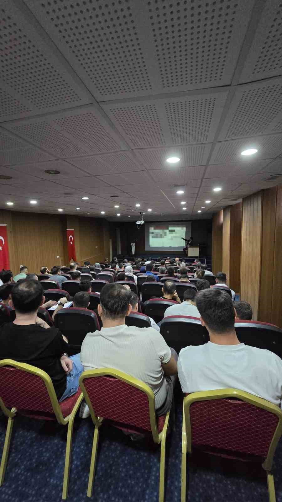sirnak-ta-76-emniyet-personeline-duzensiz-goc-semineri-verildi