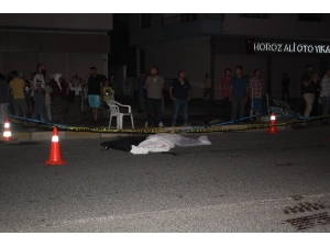 Yayalara Çarpan Otomobil Ters Şeride Geçerek Başka Bir Otomobil İle Çarpıştı: 2 Ölü 1 Yaralı