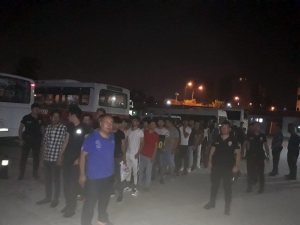 Afganistan Uyruklu 99 Kaçak Göçmen Sınır Dışı Edildi