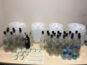 Eyüpsultan’da Sahte İçki Deposuna Polis Baskını Kamerada