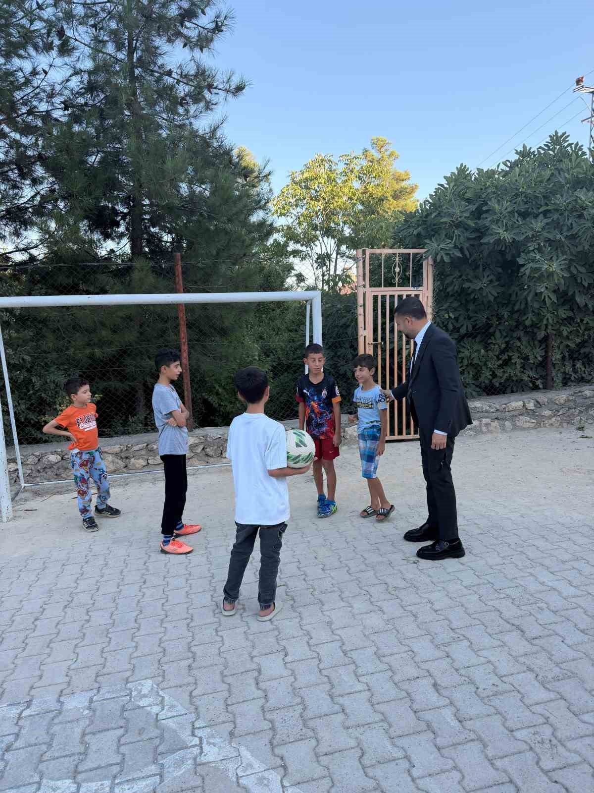 egil-de-ogrencilere-kirtasiye-destegi