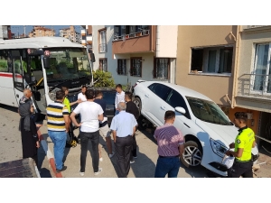 Servis Aracı Park Halindeki Araçları Biçti
