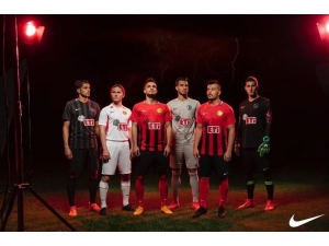 Eskişehirspor Yeni Sezon Formalarını Tanıttı