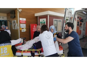 Yaşlı Kadın Durakta Otobüs Beklerken Kamyonun Altında Kalarak Hayatını Kaybetti