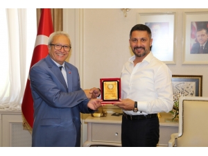 Yüzügüllü, Yılın Başarılı Belediye Başkanı Seçildi