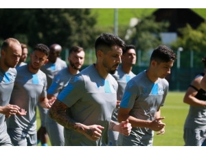 Başkan Ağaoğlu Abdulkadir Ömür’den İmza Aldı