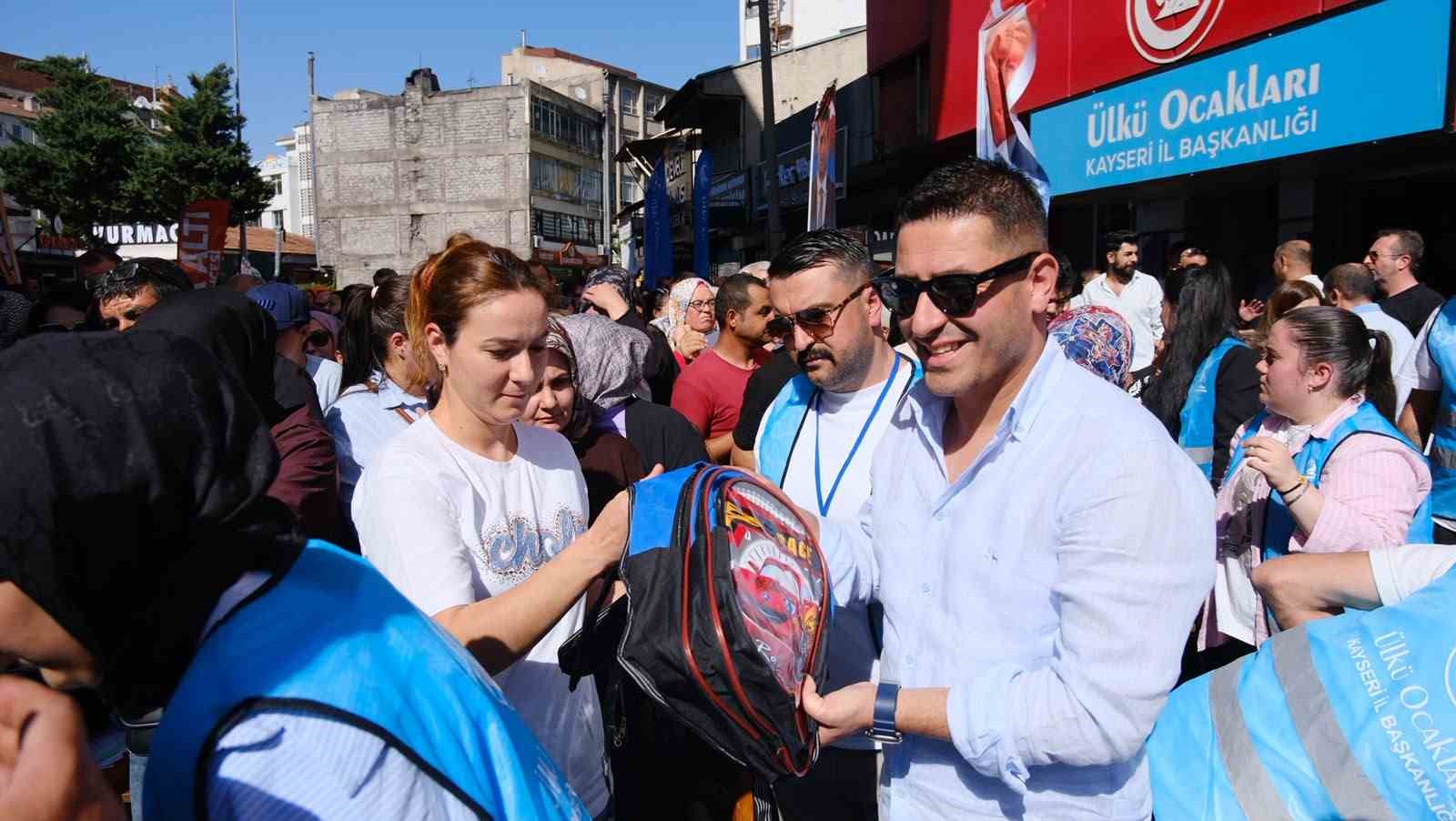 ulku-ocaklari-kayseri-il-baskanligi-ndan-5-bin-ogrenciye-kirtasiye-destegi